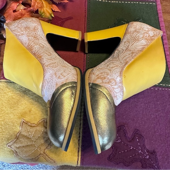 Fluevog Attic Joyce Buckled Heel with Scalloped Toe in Gold ๐ - Picture 5 of 11